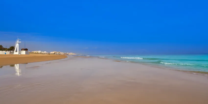 La Mata - plaża, park naturalny i styl życia. Przewodnik po La Mata