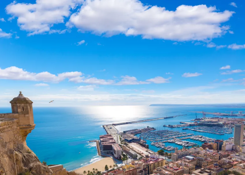 Nieruchomości w Hiszpanii w 2025 roku - czy warto?