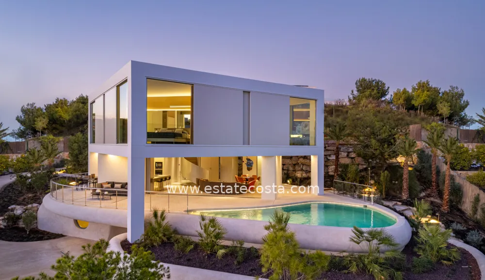 Dom-/-Willa 332m2  5km od plaży