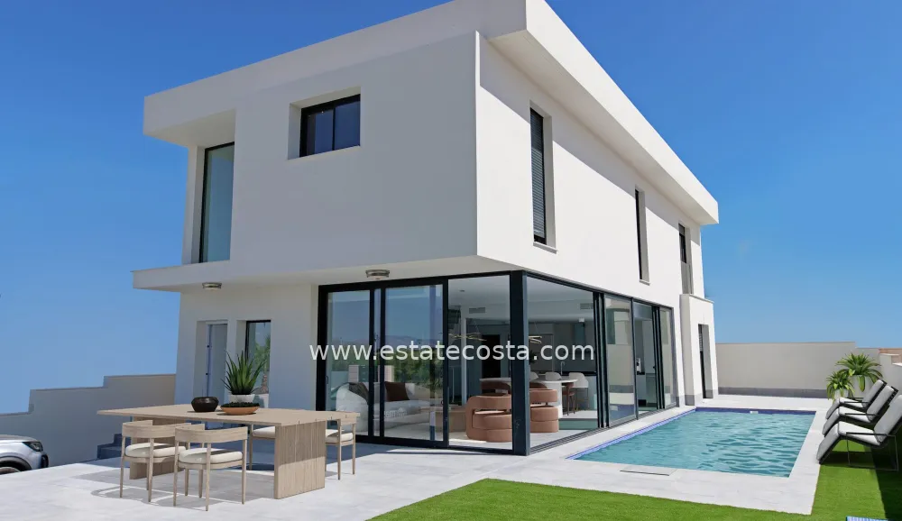 Dom-/-Willa 261m2  3km od plaży